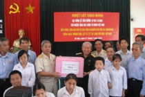 Lãnh đạo Đảng, Chính phủ, quân đội và các đoàn thể đến thăm, tăng quà Làng Hữu Nghị Việt Nam