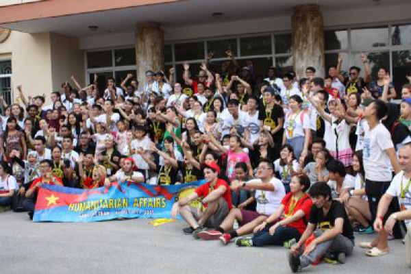 Đoàn sinh viên quốc tế thăm và giao lưu với các nạn nhân chất độc da cam Làng Hữu Nghị Việt Nam
