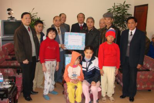 Trung ­ương hội CCB Việt Nam thăm và chúc tết Làng Hữu nghị trong dịp tết kỷ sửu 2009