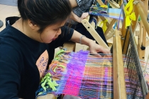 “Dệt Saori” đem lại sự sáng tạo và niềm đam mê cho trẻ em khuyết tật Làng Hữu nghị Việt Nam